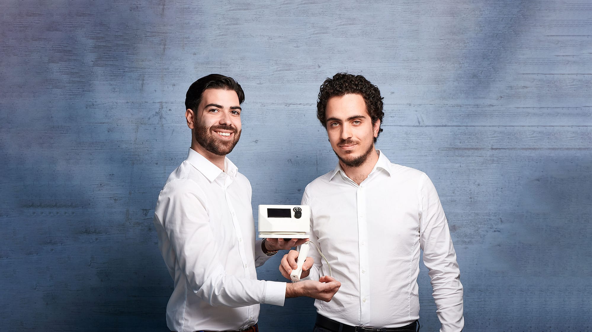 Davide Paparo and Ian Hausler with their thermotherapy device "CLARA"